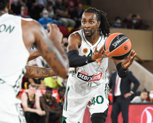 Επίσημα στην Μύκονο ο πρώην παίκτης του Παναθηναϊκού, Τζέρεμι Έβανς