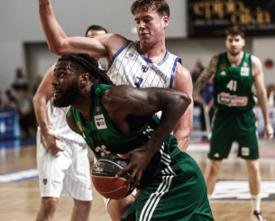 Πρώην παίκτης της Καρδίτσας, συμπαίκτης του γιου του ΛεΜπρόν στο Summer League με τους Λέικερς