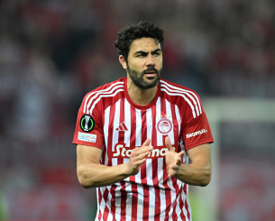 Με δάκρυα στα μάτια ο Ιμπόρα ανακοίνωσε το «τέλος» του από το ποδόσφαιρο