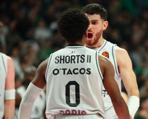 Ένα κουβάρι οι παίκτες της Παρί μετά το Game 5 - Πήρε την μπάλα... σπίτι ο συγκινημένος Σορτς