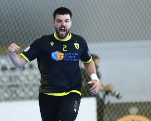 Παραμένει στην ΑΕΚ για δύο χρόνια ο Αραμπατζής