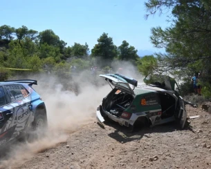 ΕΚΟ Ράλλυ Ακρόπολις: Σφοδρό ατύχημα για Αμούτζα