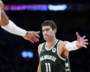 Οι Λέικερς ψάχνουν σέντερ: Προτεραιότητα ο Μπρουκ Λόπεζ των Μπακς, άλλοι δύο στη λίστα