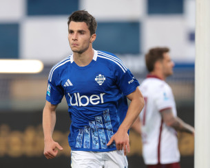 Αποθέωσε Δουβίκα ο Φάμπρεγκας: «Δουλεύει απίστευτα σκληρά, έχει ακόμη μεγάλο περιθώριο βελτίωσης»