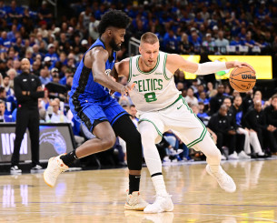 Στους Χοκς ο Πορζίνγκις