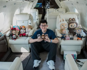 Ο νέος ιδιοκτήτης του Άρη κάνει βόλτες στην Ελλάδα με το ποδήλατό του