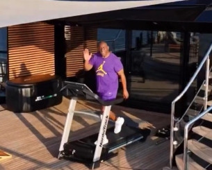 Το επικό γιοτ του Μάτζικ Τζόνσον που κάνει... βόλτες στη Μεσόγειο (video)