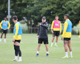 Ζωντανά και αποκλειστικά σε Athletiko και ACTION24 το φιλικό της ΑΕΚ με τη Ζούλτε Βάρεγκεμ στις 19:00