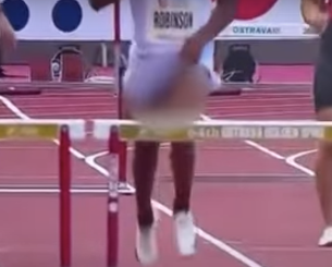 Φάνηκαν σχεδόν... όλα - Το αποκαλυπτικό ατύχημα αθλητή στίβου την ώρα του αγώνα (video)