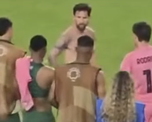 Τρέλα για τον Μέσι και από τους παίκτες της Παλμέιρας - «Κυνηγούσαν» τον Αργεντινό για φανέλες, παπούτσια και αυτόγραφα