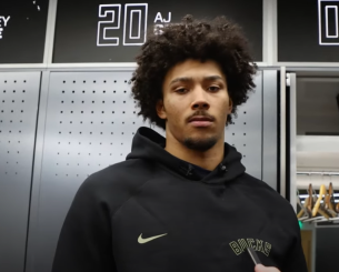 Ο Τζέρικο Σιμς μένει στο Μιλγουόκι με νέο διετές συμβόλαιο