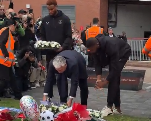 Ποδοσφαιριστές της Έβερτον κατέθεσαν στεφάνια στη μνήμη του Ντιόγκο Ζότα