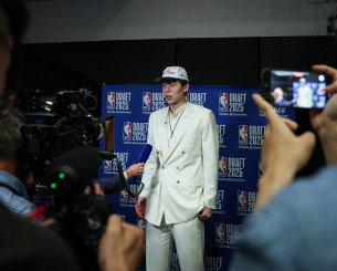 Το ΝΒΑ γνωρίζει τον Κινέζο rookie: «Μ' αρέσει να κοιμάμαι, να παίζω Playstation και να τρώω» (video)