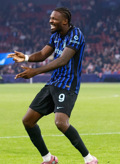 Μόνο με... αυτοκτονία χάνει το «σκουντέτο» η Ίντερ: Νίκησε την Κάλιαρι και ξέφυγε στο +12 από τη Νάπολι