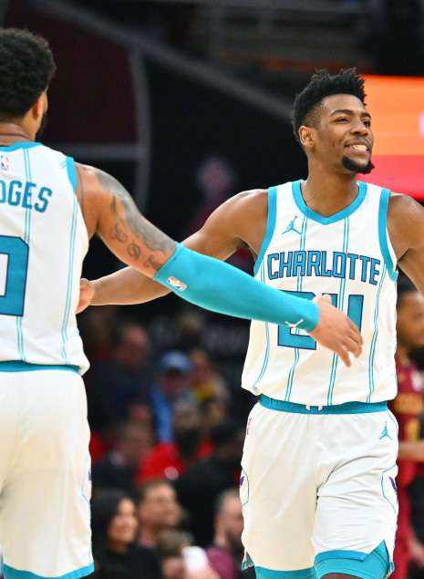 Οι Χόρνετς «σόκαραν» τους Νικς, νίκες για Πίστονς και Μάτζικ