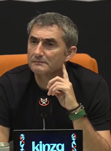 Από προπονητής... κιθαρίστας: Ο Βαλβέρδε εντοπίστηκε σε παμπ του Μπιλμπάο με το συγκρότημα του (video)