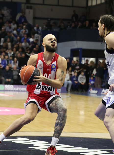 Με λαμπρό Φουρνιέ ο Ολυμπιακός επικράτησε του Ηρακλή και διατήρησε το απόλυτο στη Stoiximan GBL