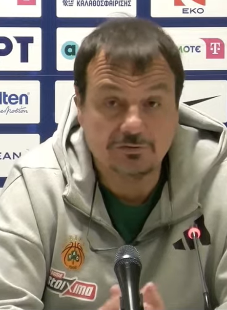 Αταμάν: «Βλέπω μόνο οχτώ δημοσιογράφους, αν χάναμε θα ήταν γεμάτη η αίθουσα»