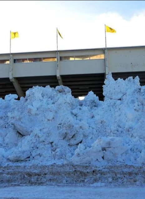 Οι ιθύνοντες της Μπόντο/Γκλιμτ απομάκρυναν 80 τόνους χιόνι από το γήπεδο ενόψει του ματς με την Ίντερ (photos)