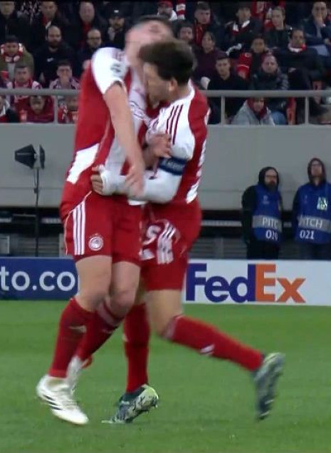 Ο Ρέτσος με τον Πιρόλα χτύπησαν κεφάλι με κεφάλι - Στο έδαφος με αίματα και οι δύο! (video, photos)