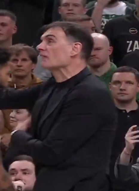 Έξαλλος Μπαρτζώκας σε Φουρνιέ στην τελευταία φάση: «Pass the ball» (video)