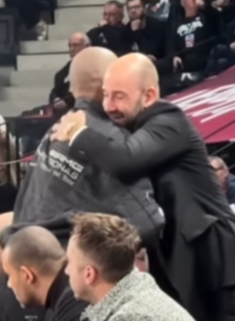 Η αγκαλιά μεταξύ Βασίλη Σπανούλη και Τόνι Πάρκερ (video)