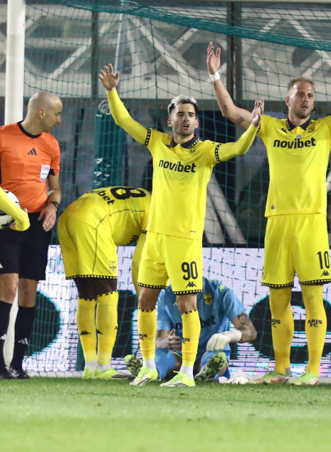 Ο Αρης εμφάνισε κάτι καινούργιο και οι διαιτητές μια από τα ίδια