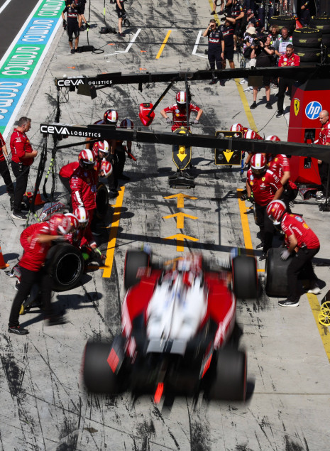 Δύο γιατροί παρακολουθώντας pit stop της Formula 1 βρήκαν τον τρόπο να σώσουν χιλιάδες μωρά