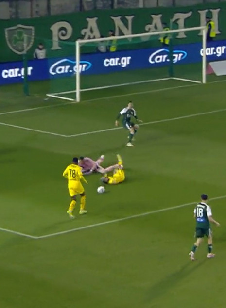 Η φάση που ο Άρης ζήτησε πέναλτι για ανατροπή του Αλφαρέλα από τον Λαφόν (video)