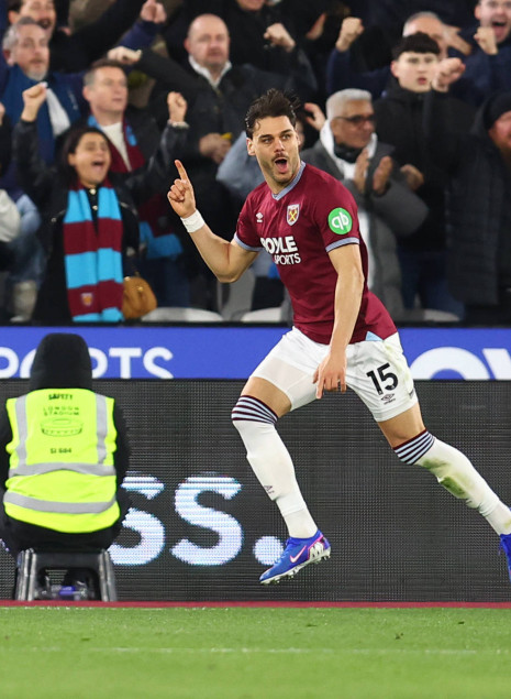 Ο Μαυροπάνος άνοιξε το σκορ με τρομερή κεφαλιά κόντρα στη Γουλβς (video)