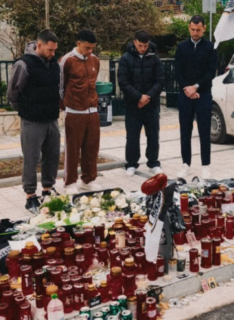 Ο ΠΑΟΚ τίμησε τη μνήμη του Κλεομένη με λουλούδια και μία φανέλα (video)