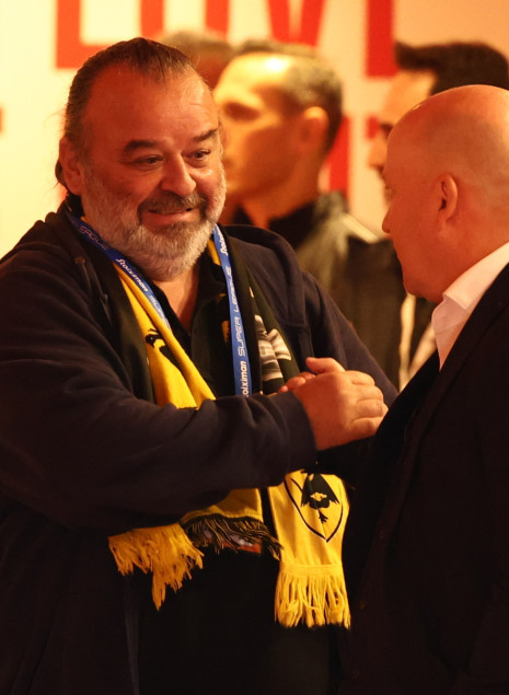 Πως έζησε το ντέρμπι στο Καραϊσκάκη ο Μάριος Ηλιόπουλος – Οι κινήσεις του στη φυσούνα