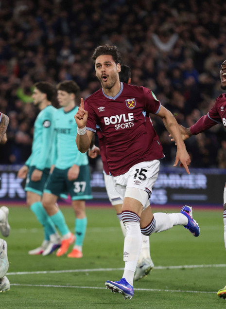 Με σούπερ Μαυροπάνο η Γουέστ Χαμ διέλυσε τη Γουλβς στον «τελικό» παραμονής (videos)