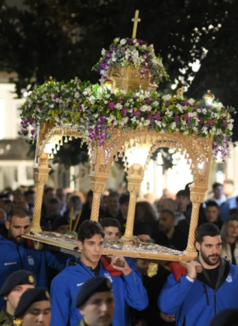 Διεθνείς της εθνικής ομάδας πόλο σήκωσαν τον Επιτάφιο στην Αλεξανδρούπολη (photos)