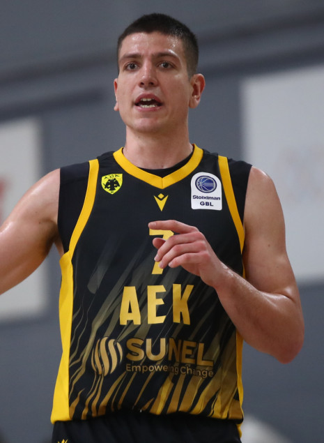 Ο Δημήτρης Φλιώνης στο Athletiko: «Η ΑΕΚ έχει πολύ ταλέντο, δεν σκεφτόμαστε ακόμα τη Μάλαγα»