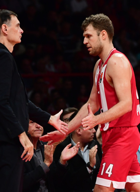 «Για τον Βεζένκοφ πρέπει να δώσουμε τα εύσημα στον Μπαρτζώκα»