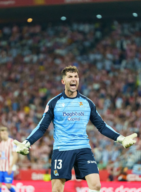 Δεν φορούν όλοι οι ήρωες μπέρτα, μερικοί φορούν γάντια