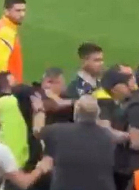 Χαμός με τον Πάμπλο Γκαρσία στην Κύπρο - Σύρραξη μετά το Απόλλων - ΑΠΟΕΛ, καταγγελίες για επίθεση (video)