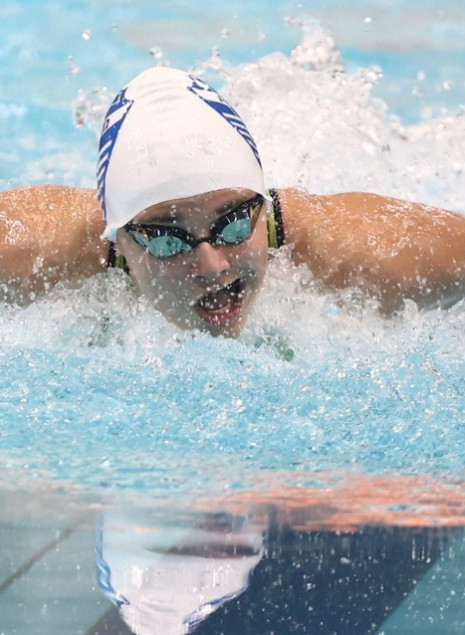 Η 16χρονη Μπιλανάκου «έσπασε» όλα τα χρονόμετρα με νέο τριπλό πανελλήνιο ρεκόρ