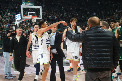 Το βίντεο που ο Μπόλντγουιν πατάει στο τριφύλλι και κοιτάζει προκλητικά τους παίκτες του Παναθηναϊκού