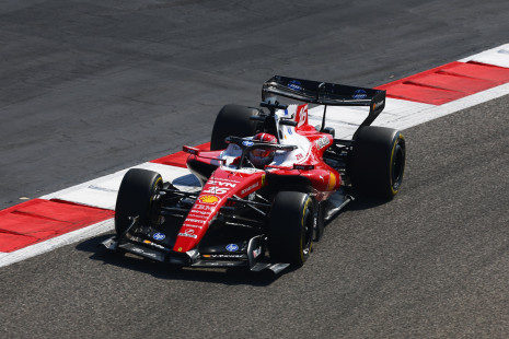 Η περιστρεφόμενη αεροτομή της Ferrari «έκλεψε» την παράσταση στο Μπαχρέιν (video)