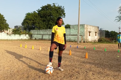 Πώς το ποδόσφαιρο σώζει τις ζωές ανήλικων κοριτσιών στην Ινδία