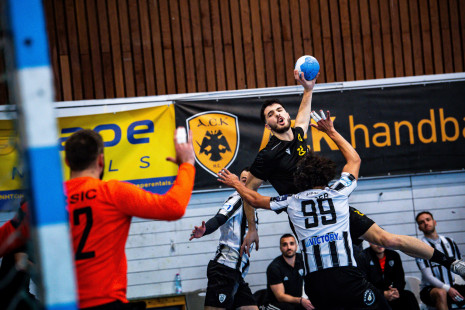 Ο ΠΑΟΚ απέδρασε με βαθμό στο φινάλε από το ΟΑΚΑ - Ισόπαλο το ντέρμπι της Handball Premier με την ΑΕΚ