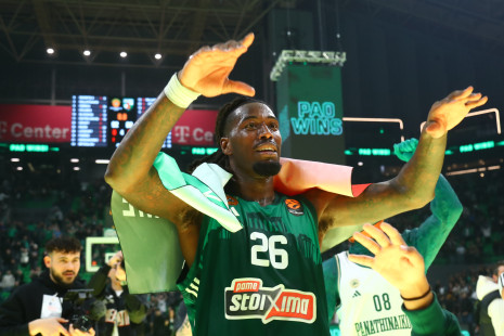 448 ημέρες μετά: Τα 20 «κλικς» του Παναθηναϊκού αφιερωμένα στην επιστροφή του Λεσόρ και το μήνυμα της συζύγου του