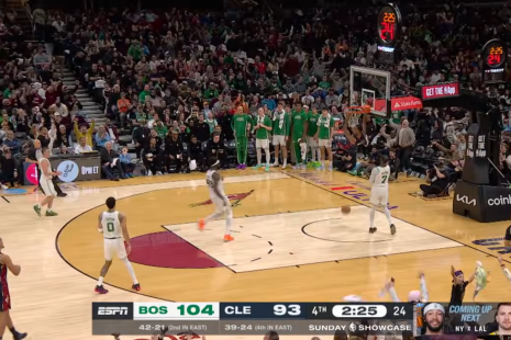 Θέαμα από άλλο πλανήτη και... πτήση Μόμπλεϊ στο Top 10 του NBA (video)