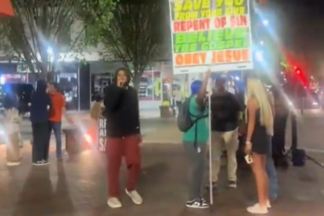 Ο Τζέιντεν Άιβι πήρε τους δρόμους και... κηρύττει στο όνομα του Ιησού (video)