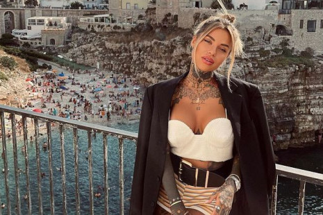 «Καυτές» στιγμές σε γιοτ και πάρτι με συνοδούς πολυτελείας - Η εντυπωσιακή WAG θα συγχωρέσει τον άσο της μπάλας;