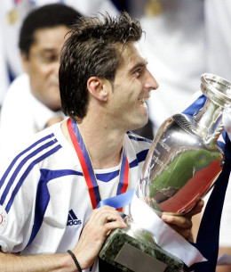 Η UEFA ευχήθηκε στην Ελλάδα με φόντο το Euro 2004 και το Conference League του Ολυμπιακού (photos)