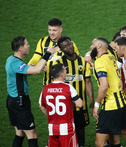 Ξένος αναλυτής διαιτησίας πήρε θέση για το πέναλτι στο ΑΕΚ - Ολυμπιακός: «Δεν έπρεπε να παρέμβει ο VAR»