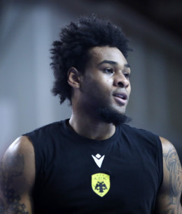 Rambo beats: Η... άλλη πλευρά, γεμάτη μουσική, του Γκρεγκ Μπράουν (video)